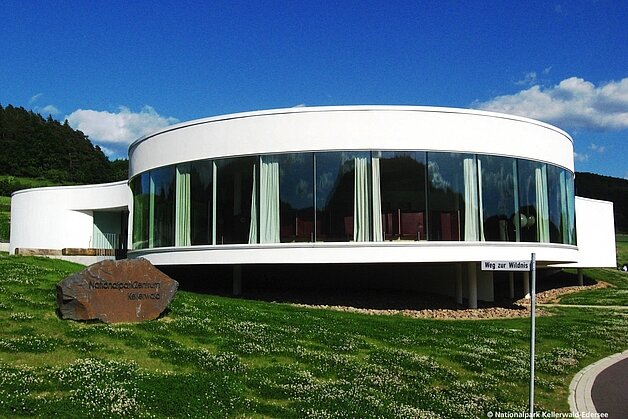 Nationalparkzentrum_Aussenansicht_Foto-Nationalpark-Kellerwald-Edersee