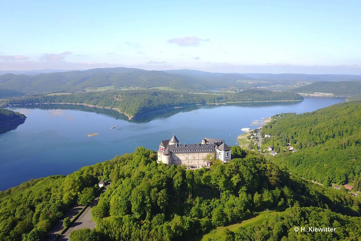 Schloss Waldeck mit Edersee_Foto-H-Kiewitter Schloss Waldeck mit Edersee